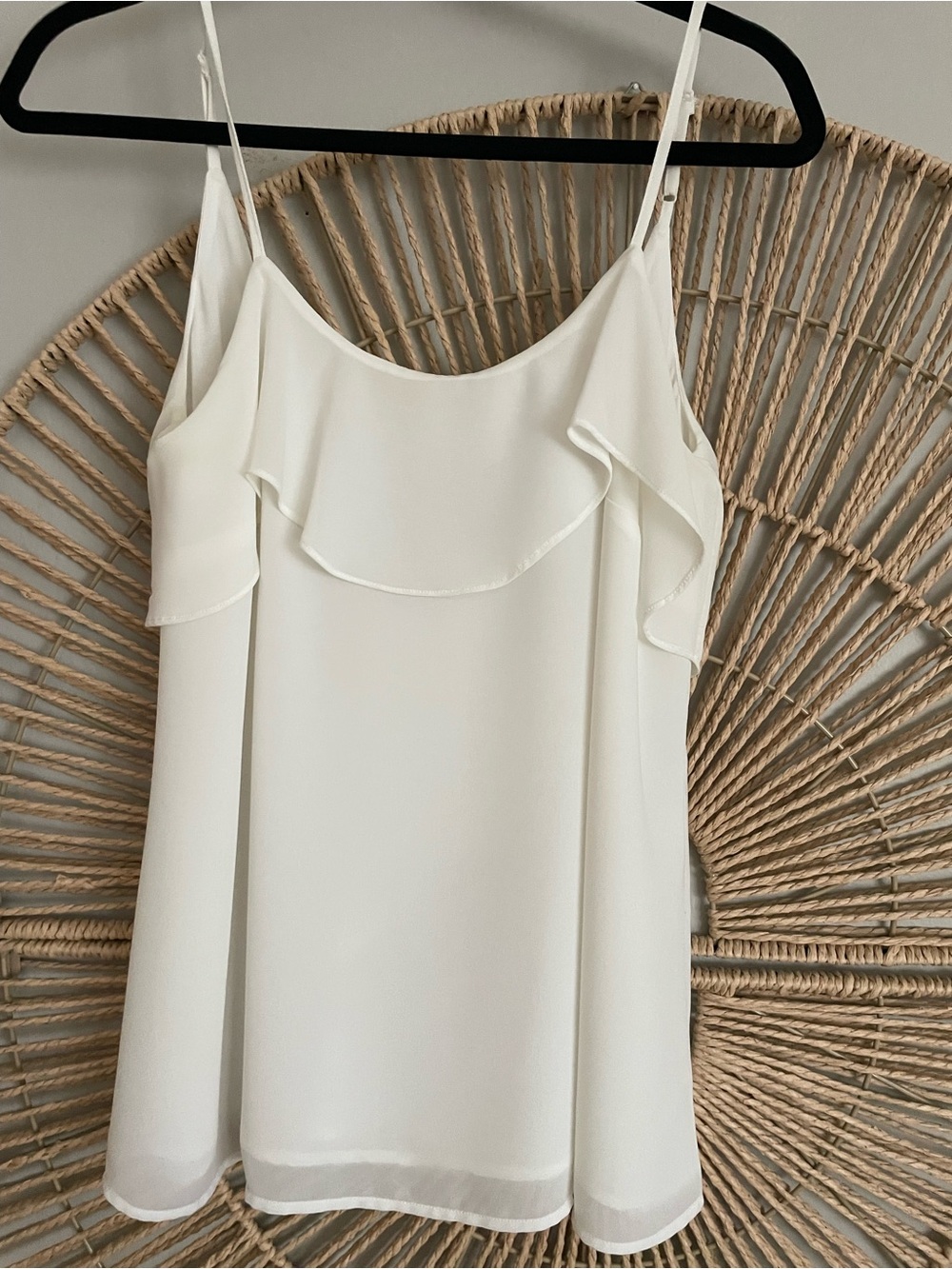 Naked Zebra Women’s Off White Ruffle Camisole Top EUC Size M